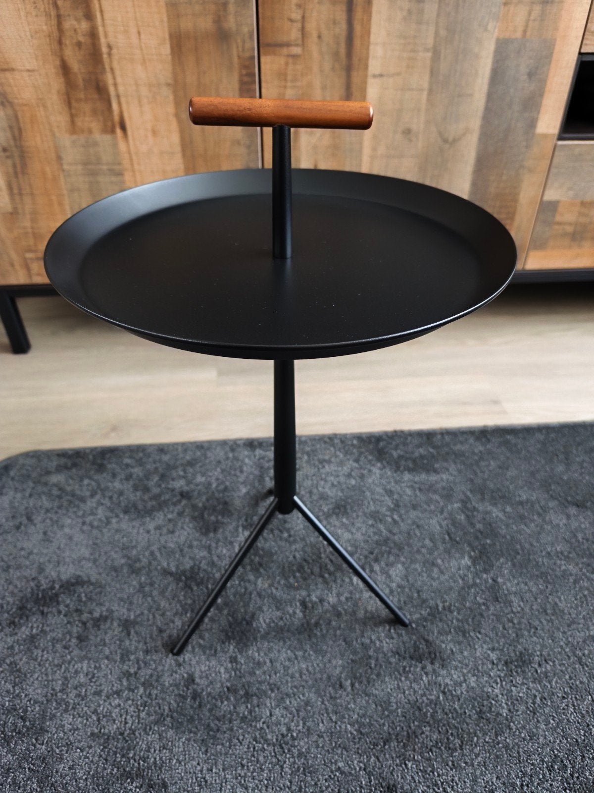 Te koop, mooi nieuw design bijzettafeltje, zwart metaal., Huis en Inrichting, Minder dan 55 cm, Van Gils, Rond, Ophalen