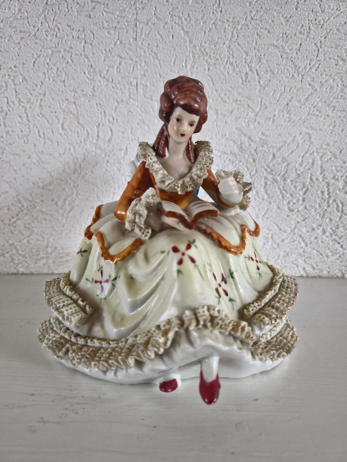 Antiek Porseleinen Beeldje Dame in Rococo Stijl, Ophalen, Gebruikt