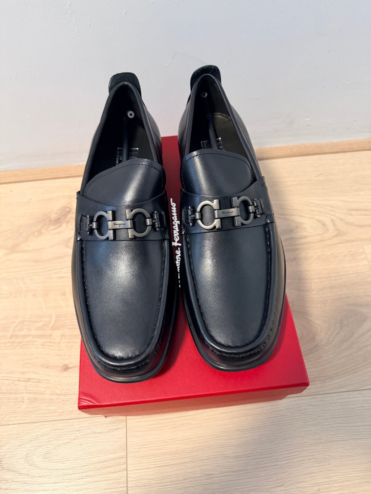 Nieuwe Ferragamo Loafers - Maat 44, Zwart Leer, Ophalen of Verzenden, Nieuw, Zwart, Loafers