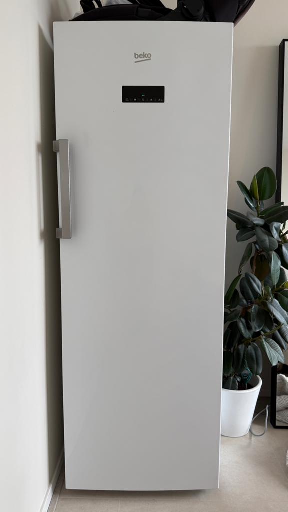 Diepvries BEKO FNE290E34WN, Minder dan 60 cm, 160 cm of meer, Zo goed als nieuw, Vrijstaand