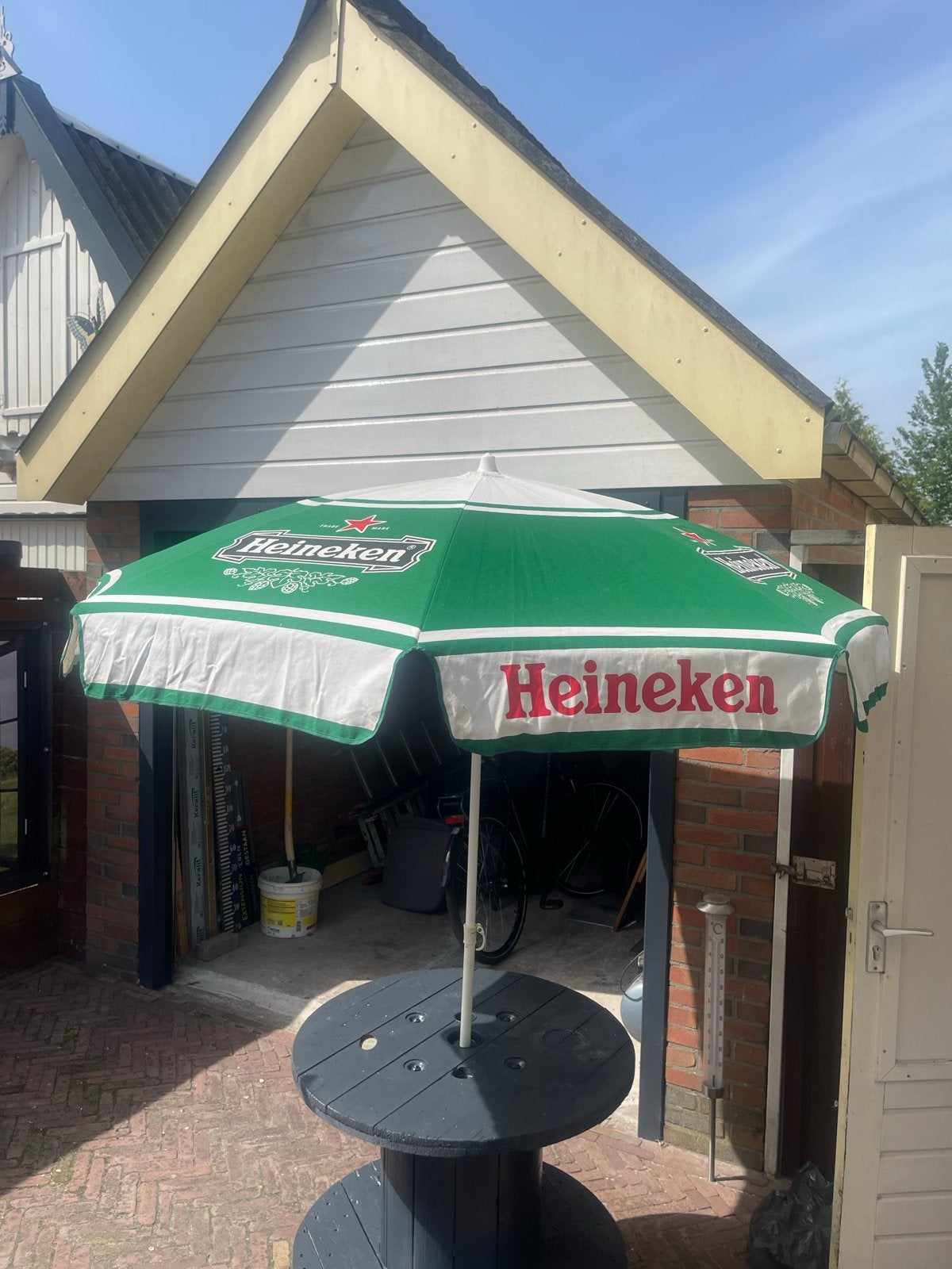 Heineken Parasol - Groen en Wit, Ophalen, Gebruikt, 2 tot 3 meter, Stokparasol