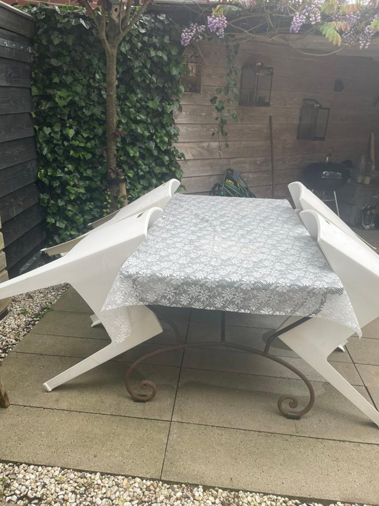 Tuinset; 4 kuipstoelen + tafel, Ophalen of Verzenden, Gebruikt, Kunststof