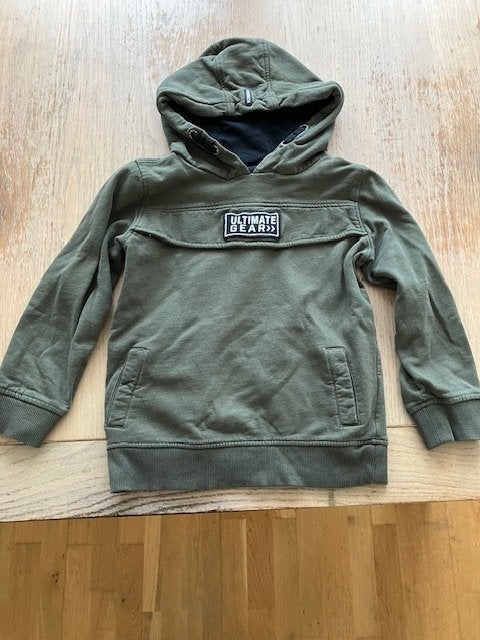 hoodie/trui leger groen maat 122/128, Ophalen of Verzenden, Zo goed als nieuw, Jongen, Trui of Vest