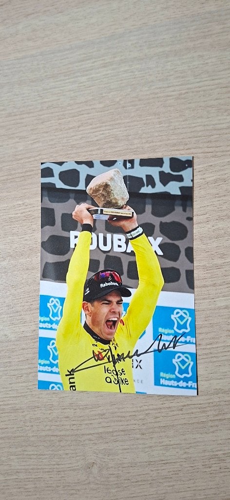 Wout van Aert Tour / Roubaix # Foto met handtekening (print), Ophalen of Verzenden, Nieuw, Overige sporten, Overige typen