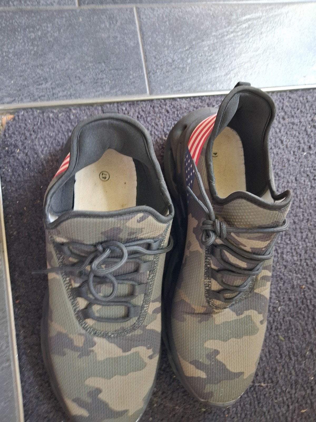 Camo Sneakers met Amerikaanse Vlag Detail, Kleding | Heren, Schoenen, Overige kleuren, Onbekend, Ophalen of Verzenden, Sneakers of Gympen