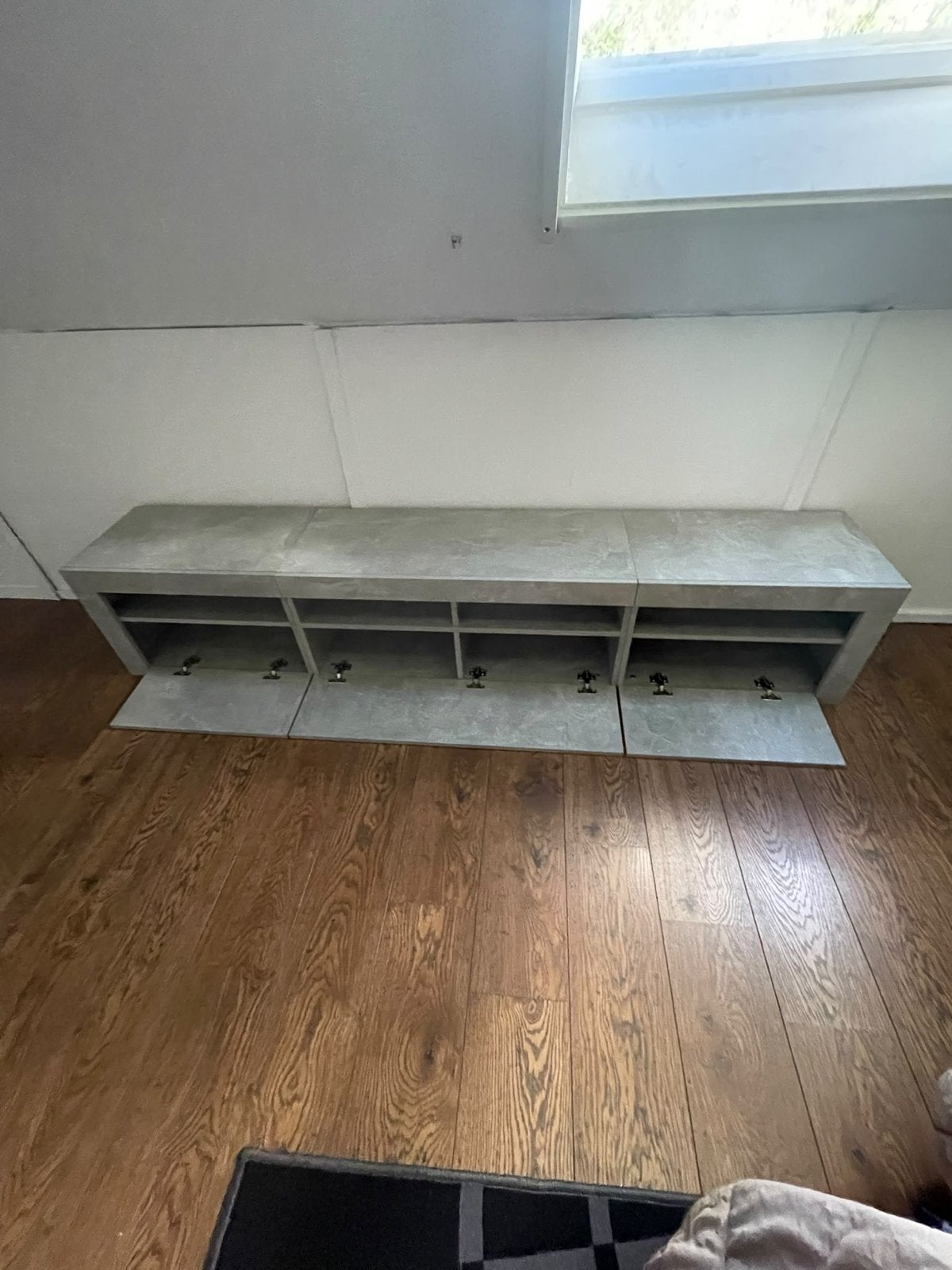 Tv meubel / lage kast, Huis en Inrichting, Ophalen, Overige materialen, Betonlook, Zo goed als nieuw