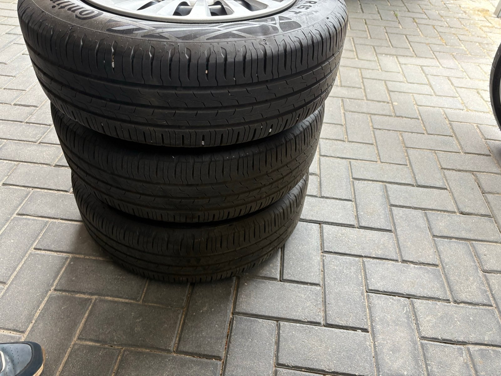 4 banden met stalen velgen en Fiat 500 wieldoppen 185/65/15, Auto-onderdelen, Banden en Velgen, Ophalen, Gebruikt, 15 inch, Banden en Velgen