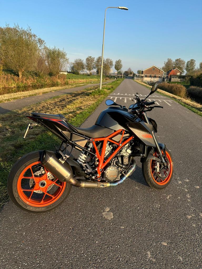 Volledig akrapovic uitlaat systeem voor KTM super duke 1290, Ophalen of Verzenden, Gebruikt