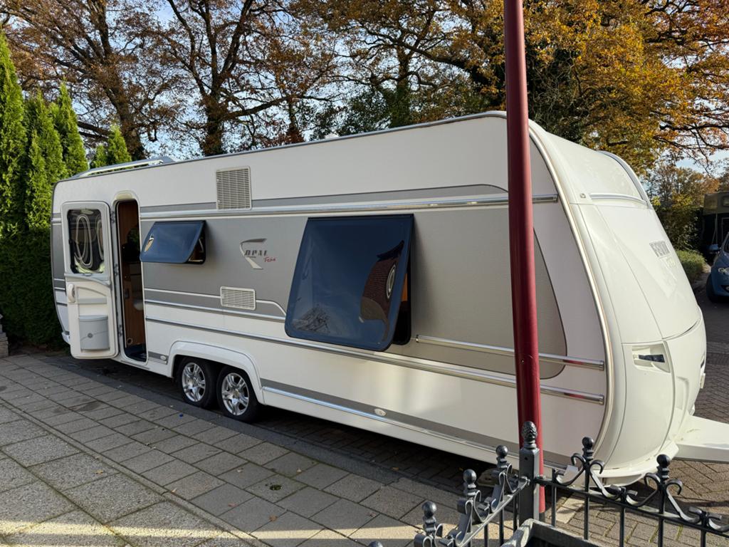 Fendt Opal - Luxe Caravan met Frans Bed, Rondzit, Tot en met 3, Particulier, 1250 - 1500 kg