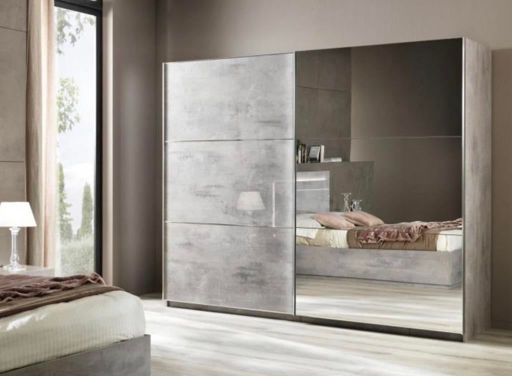 Italiaanse Hoogglans Schuifdeurkast Betonlook +Spiegeldeuren, Ophalen of Verzenden, Zo goed als nieuw, 50 tot 75 cm, 200 cm of meer