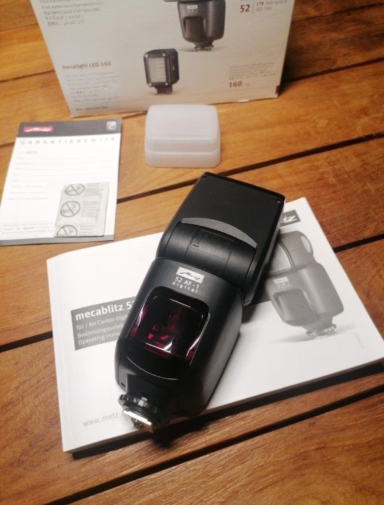 Flitser Metz Mecablitz 52 AF-1 Canon + Mecalight LED-160 kit, Ophalen, Zo goed als nieuw, Canon, Kantelbaar