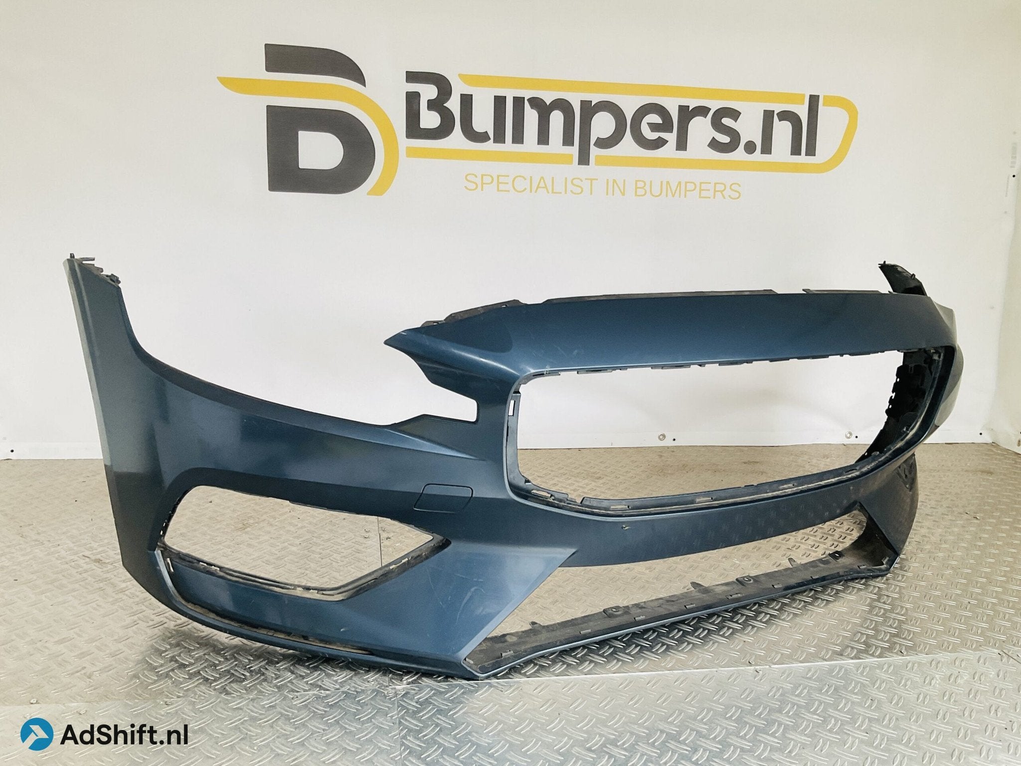 Bumper Volvo XC60 XC-60 2017-2021 31425160 Voorbumper 1-E5-1, Bumper