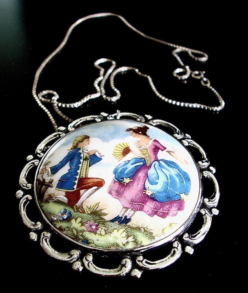 Limoges geschilderde porceleinen broche en/of kettinghanger, Sieraden, Tassen en Uiterlijk, 4 tot 7 cm, Ophalen of Verzenden, Zo goed als nieuw