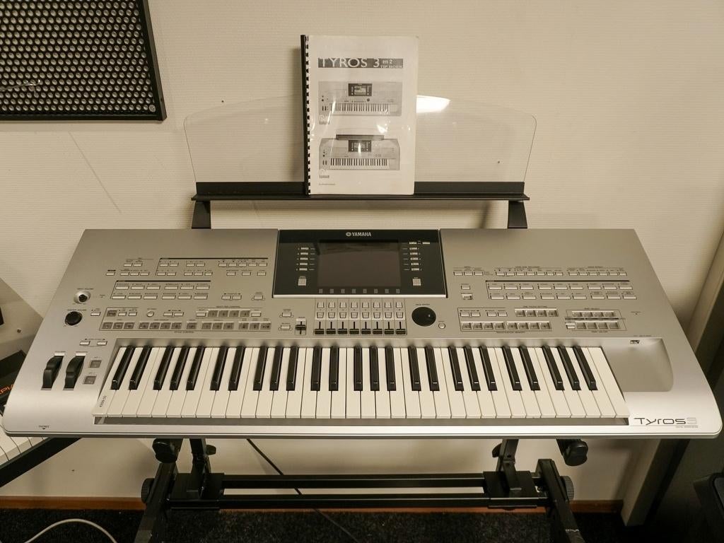 YAMAHA TYROS 3  ZGAN MET STANDAARD,  ZONDER SPEAKERS, Muziek en Instrumenten, Keyboards, Ophalen, 61 toetsen, Yamaha, Zo goed als nieuw