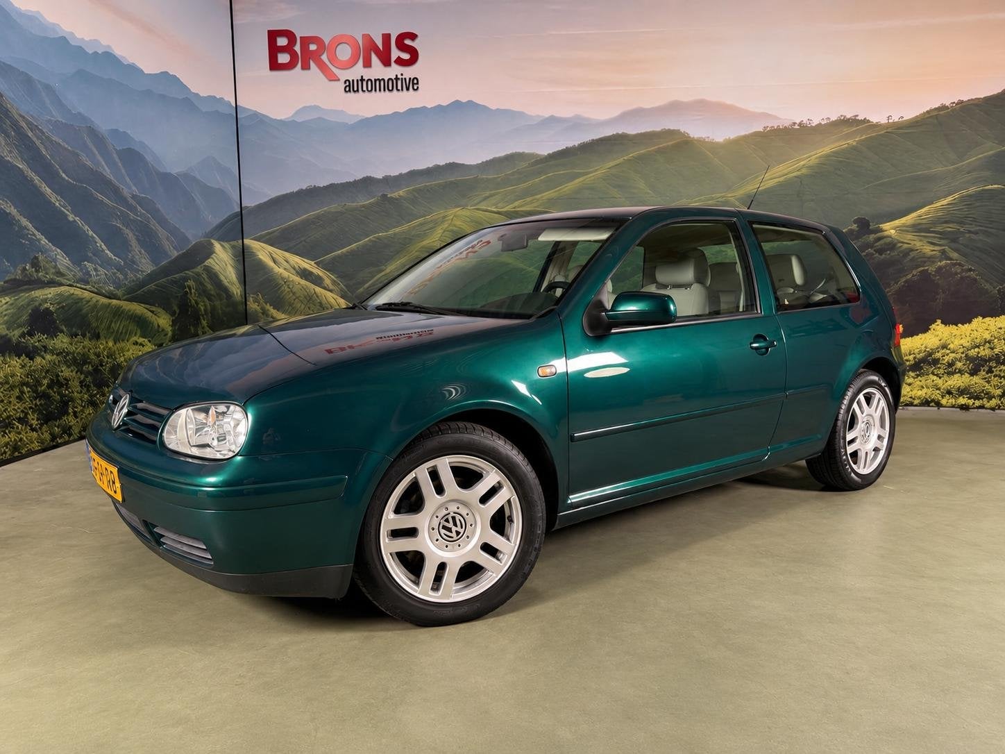 Volkswagen Golf 1.8-5V Turbo GTI, Auto's, Beige, 4 cilinders, 150 pk, Verwarmde buitenspiegels