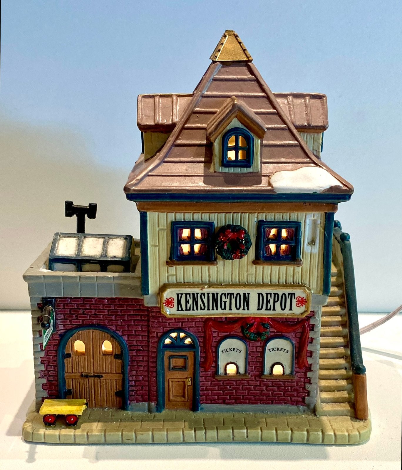 Lemax Kensington Train Depot (95389), Diversen, Verzenden