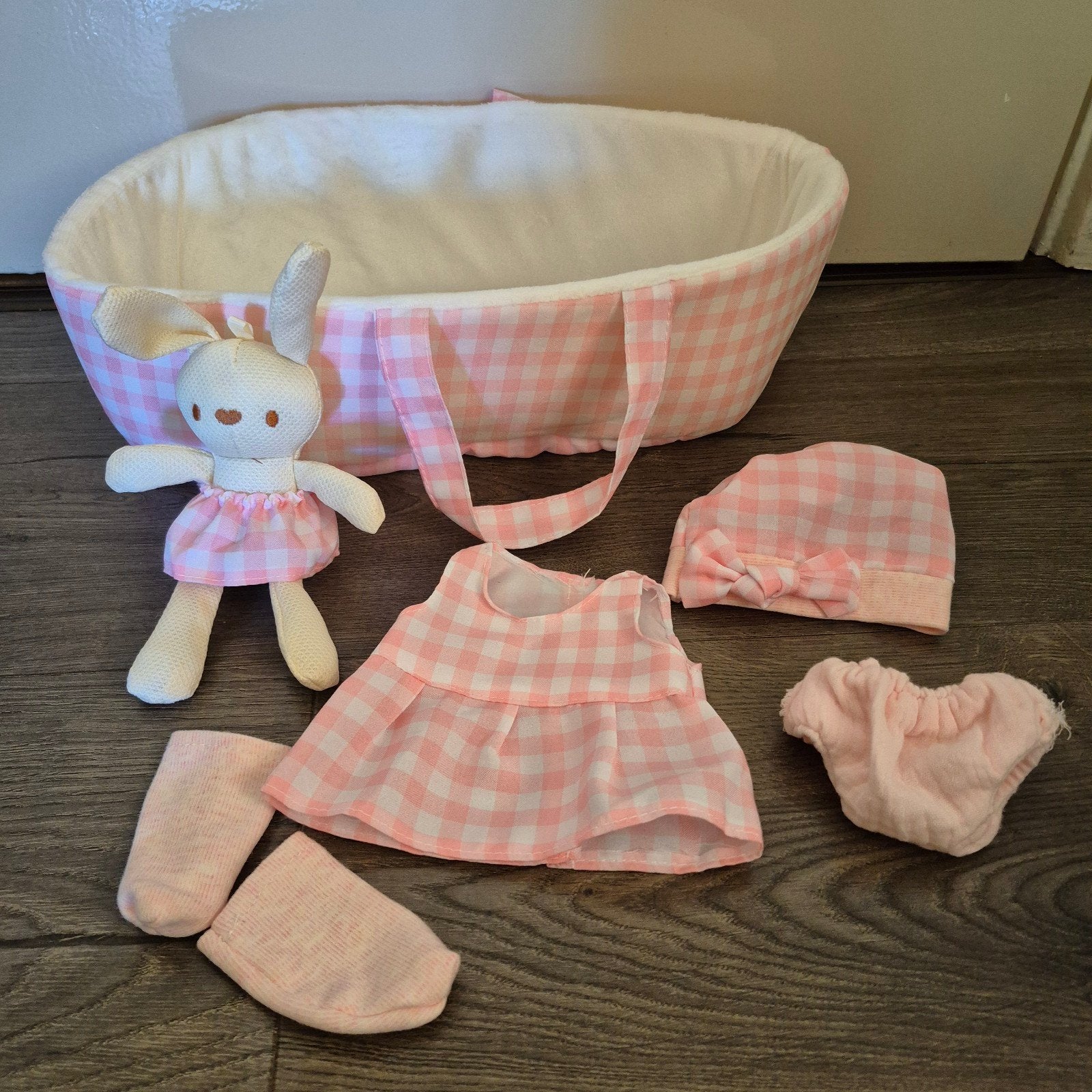 Poppen kleren wiegje met knuffeltje Nieuw!, Kinderen en Baby's, Speelgoed | Poppen, Ophalen of Verzenden, Nieuw, Babypop