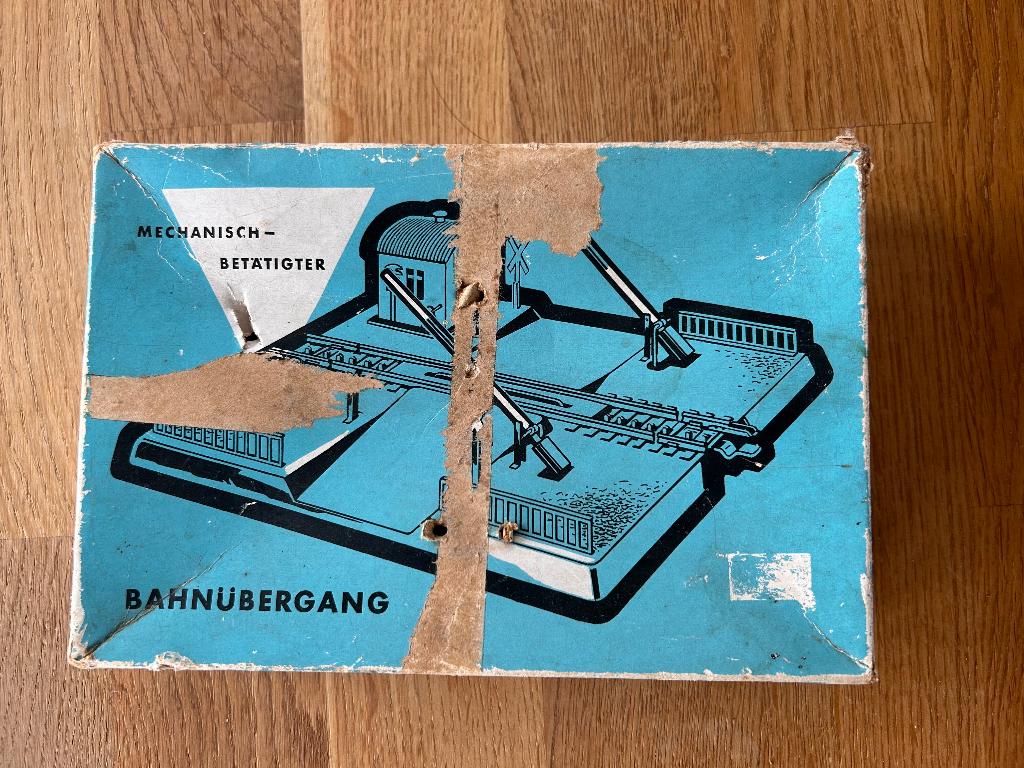 Märklin H0 overweg 7390 + baanontwerpen boekje, Wisselstroom, Gebruikt, Verzenden, Overige typen