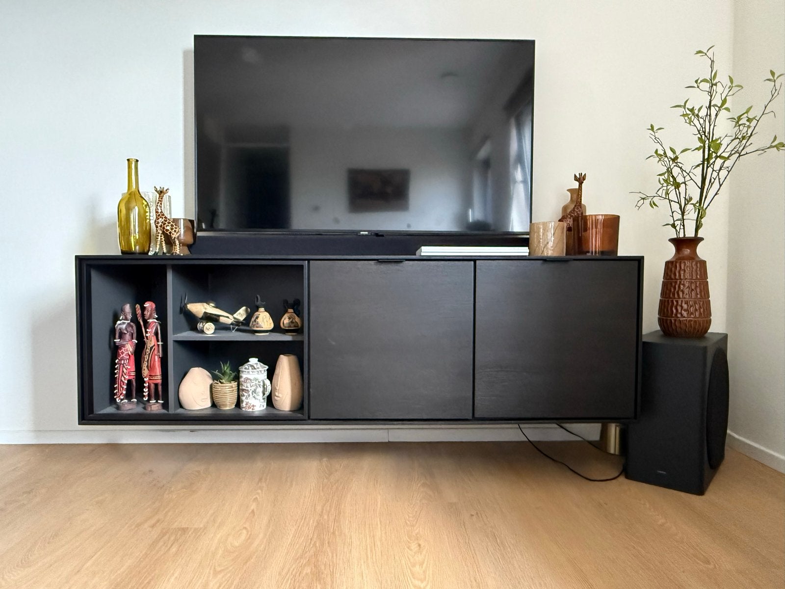 Moderne zwevende tv-meubel met LED verlichting, Ophalen, Zo goed als nieuw, Overige houtsoorten, 100 tot 150 cm