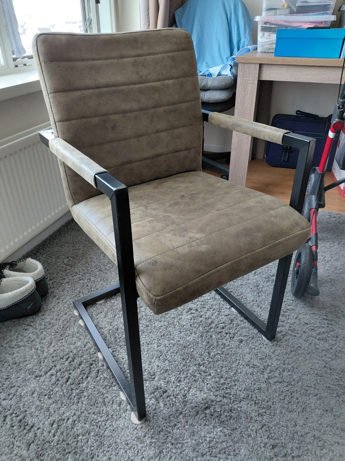 Nieuwe stoel met skai bekleding, Ophalen, Bruin, Nieuw, Eén