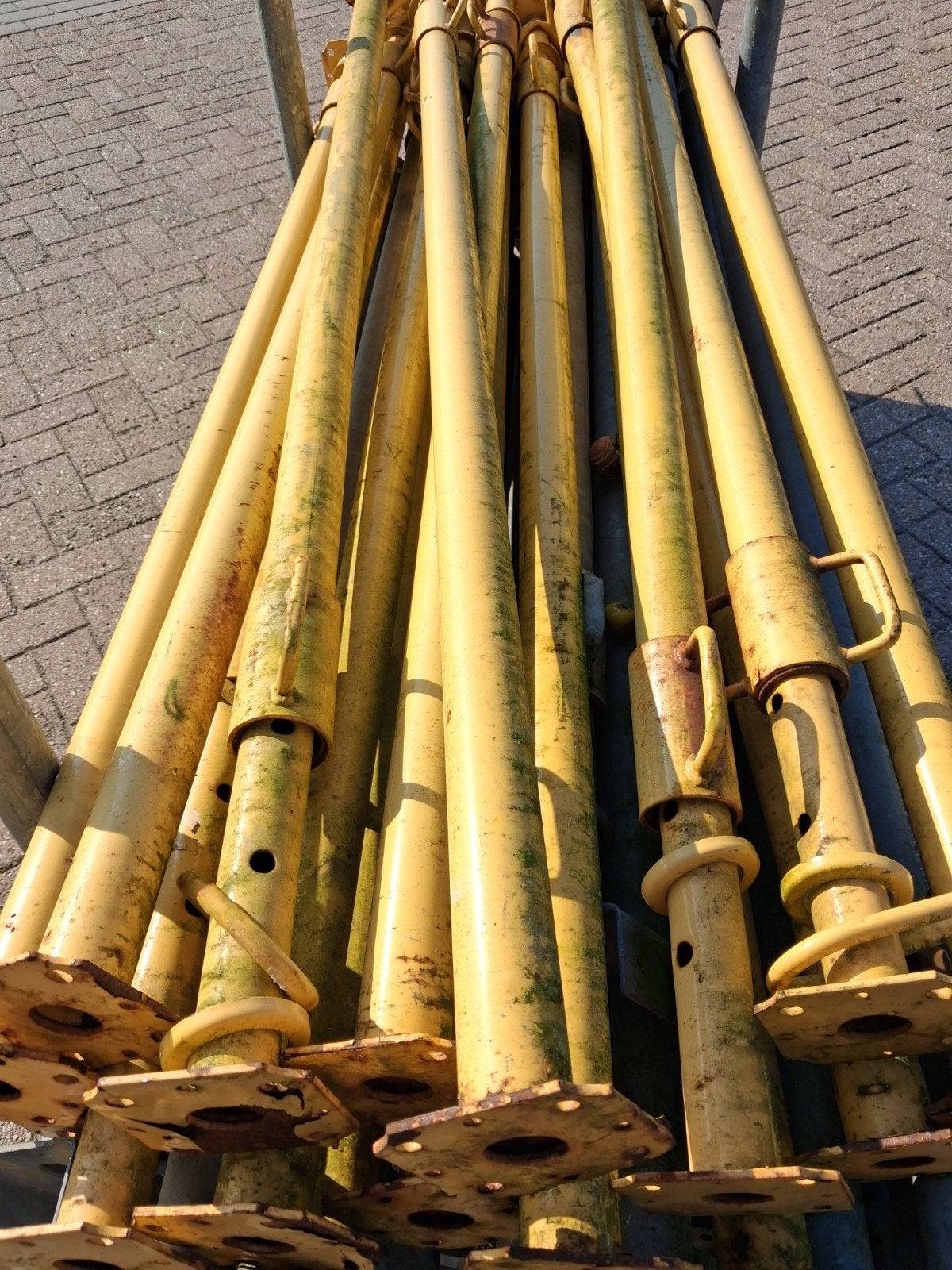 Bouwstempels, Ophalen, IJzer