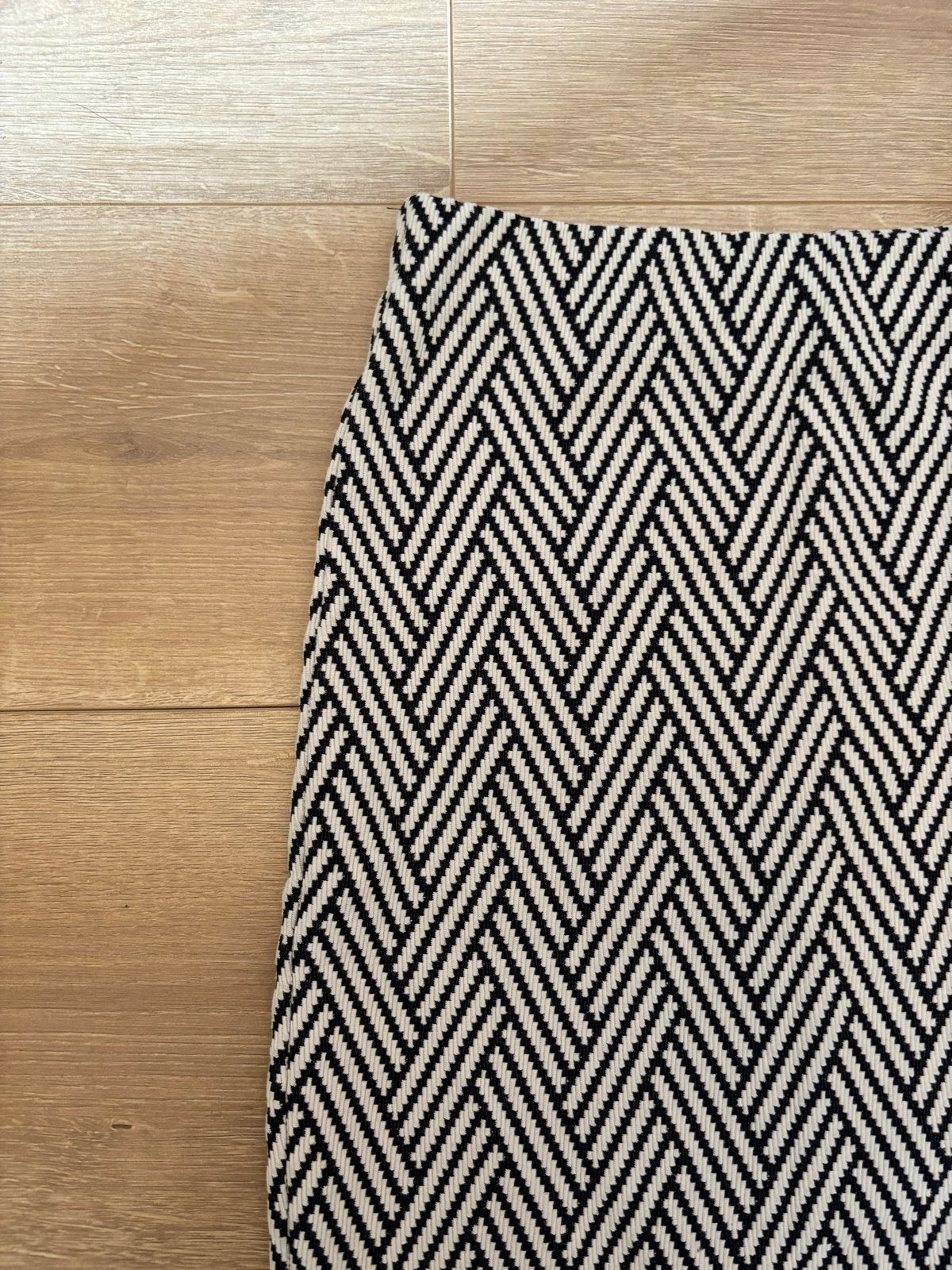 Zara Trafaluc Zwart-Witte Zigzag Rok Maat S, Kleding | Dames, Rokken, Zo goed als nieuw, Maat 36 (S), Zwart, Onder de knie, Verzenden