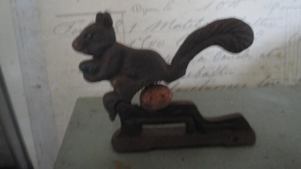 Vintage eekhoorn notenkraker van gietijzer, Ophalen of Verzenden