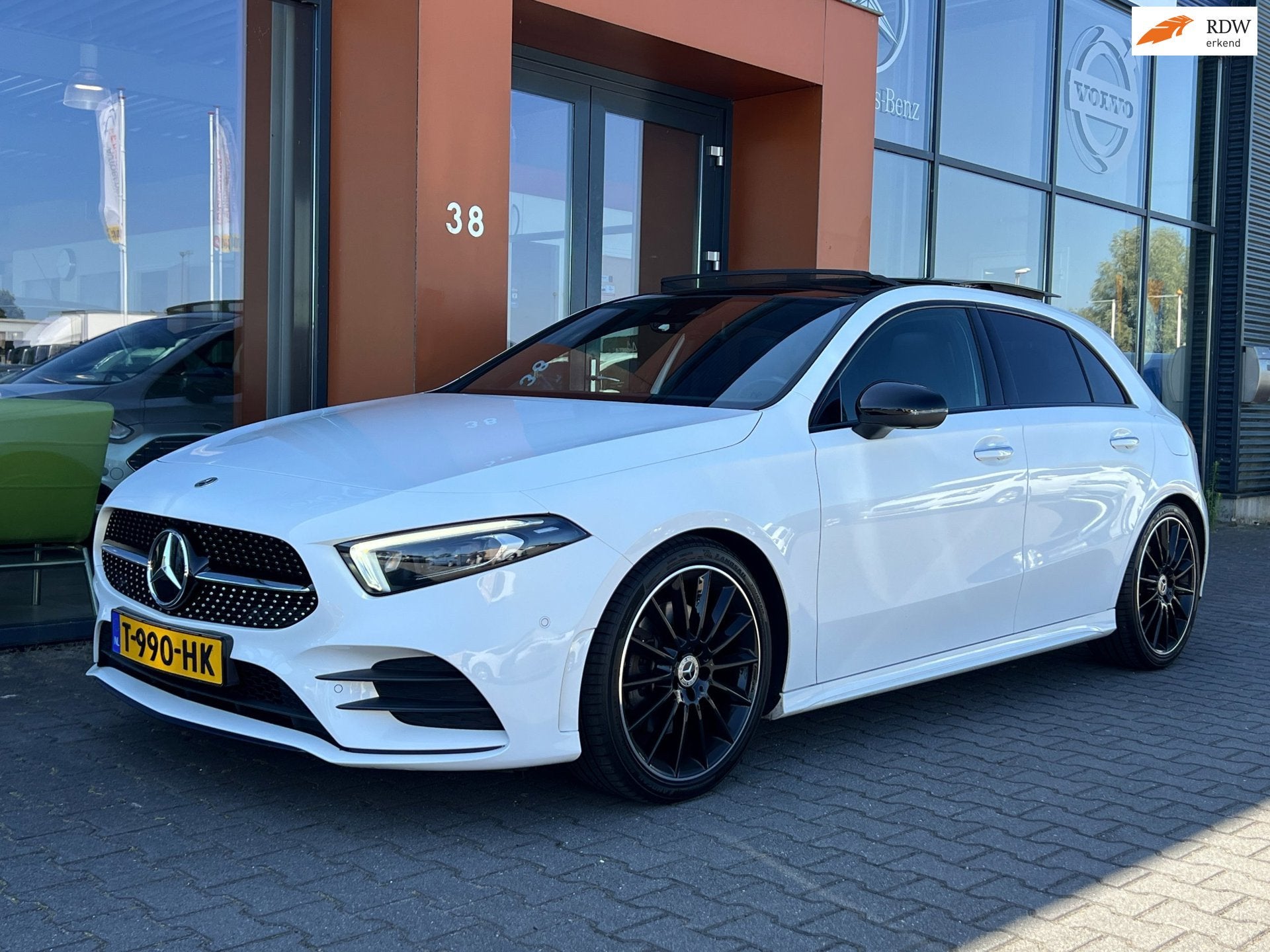 Mercedes-Benz A-klasse 250 4MATIC AUT|Pano|Memory|Sfeer|LED, Automaat, 15 km/l, Euro 6, 4 cilinders