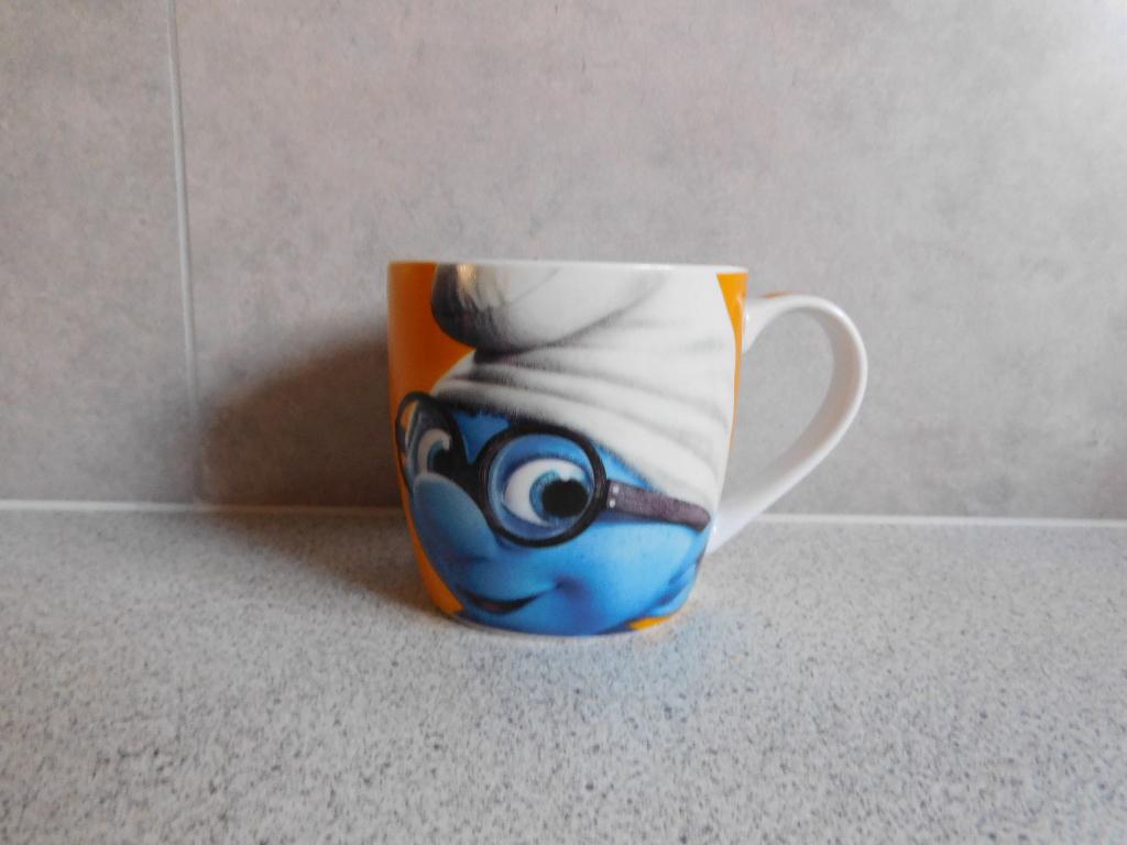 Mok 9x8 cm. Bril Smurf 2011 Peyo, Ophalen of Verzenden, Zo goed als nieuw, Brilsmurf, Gebruiksvoorwerp