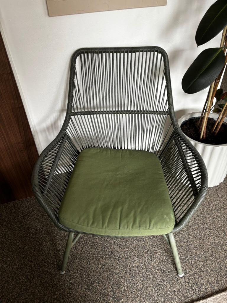 Groene tuinstoel met kussen, Ophalen