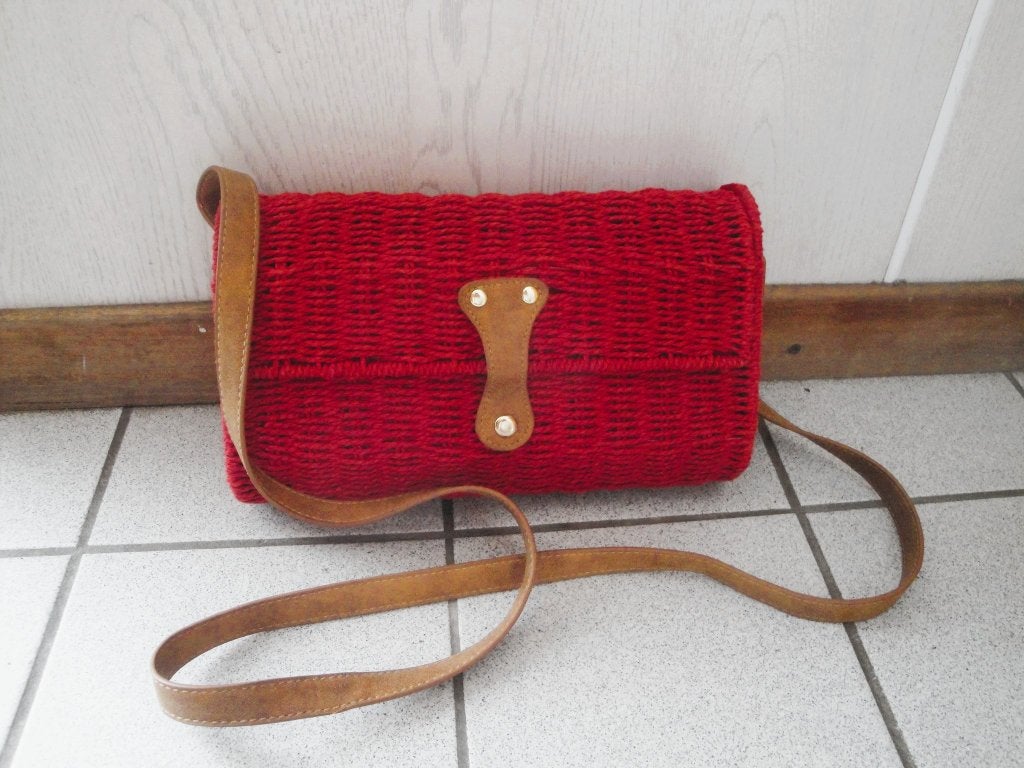 NIEUW!! Rood rieten schoudertasje HERO ERBACCI, Sieraden, Tassen en Uiterlijk, Tassen | Damestassen, Ophalen of Verzenden, Nieuw