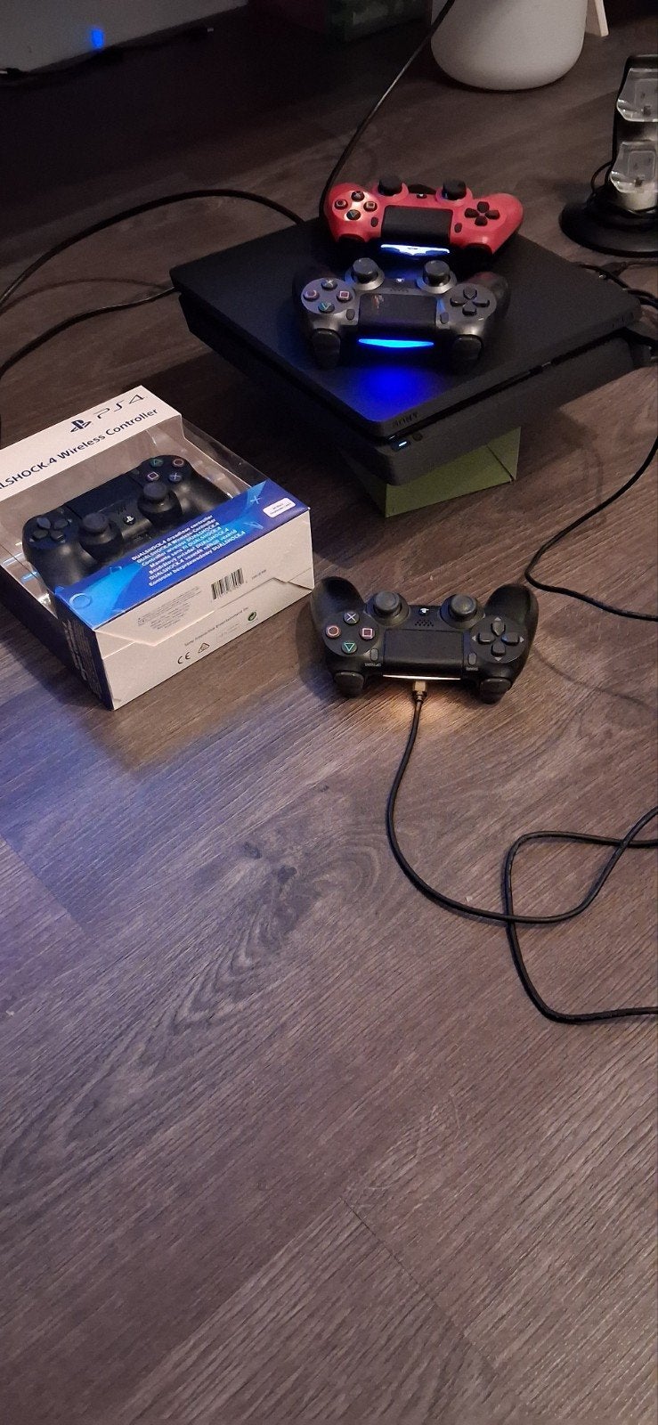 PS4 Slim 500GB met 4 controllers, 6 games en oplaadstation, Spelcomputers en Games, Ophalen, Met 3 controllers of meer, Slim, 500 GB