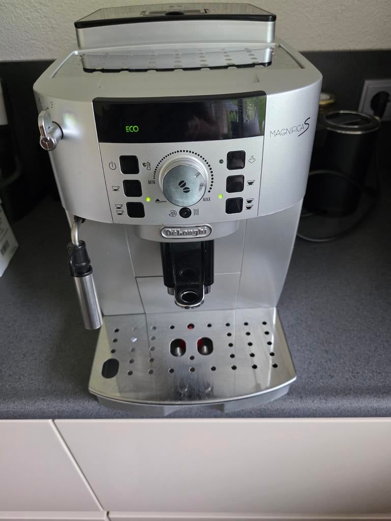 DeLonghi Magnifica S - Zo goed als nieuw, Koffiemachine, Zo goed als nieuw, Afneembaar waterreservoir, Koffiebonen