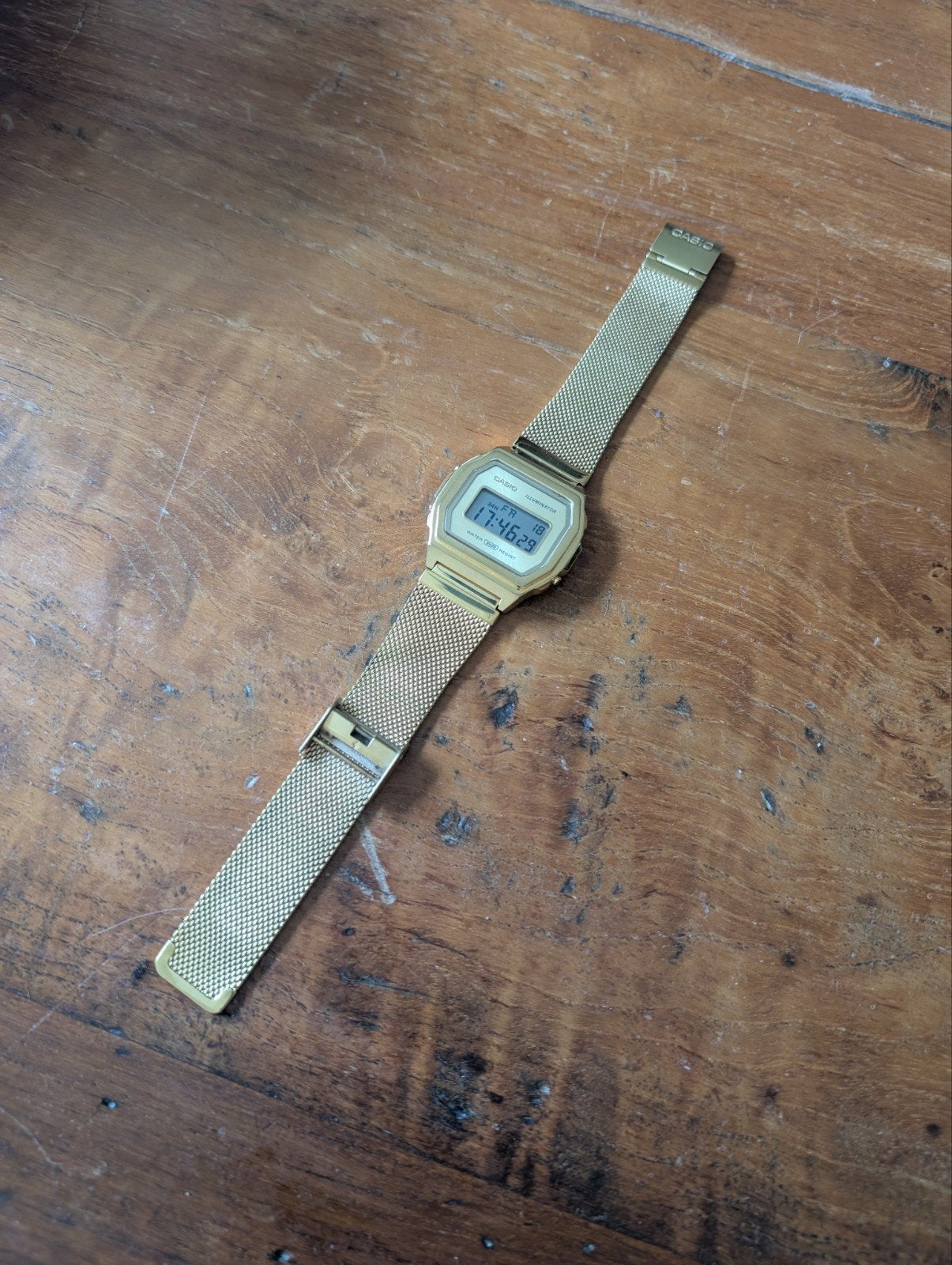 Casio A1000MG-9 Goudkleurig Polshorloge - Zo goed als nieuw, Sieraden, Tassen en Uiterlijk, Horloges | Heren, Ophalen of Verzenden