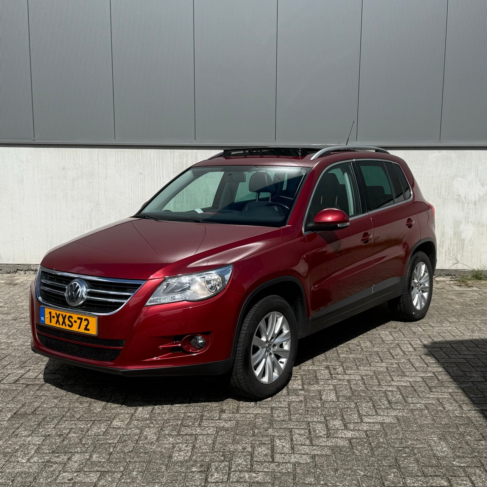 Volkswagen Tiguan 1.4 TSI 90KW BMT 2011 Rood, Auto's, Voorwielaandrijving, 15 km/l, Zwart, 4 cilinders