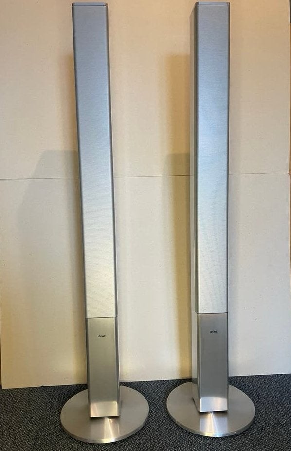 Loewe Individual L1 Zuilluidsprekers (Aluminium) – Topstaat, Vloerstaande luidspreker, Stofbestendig, Zo goed als nieuw, 60 tot 120 watt