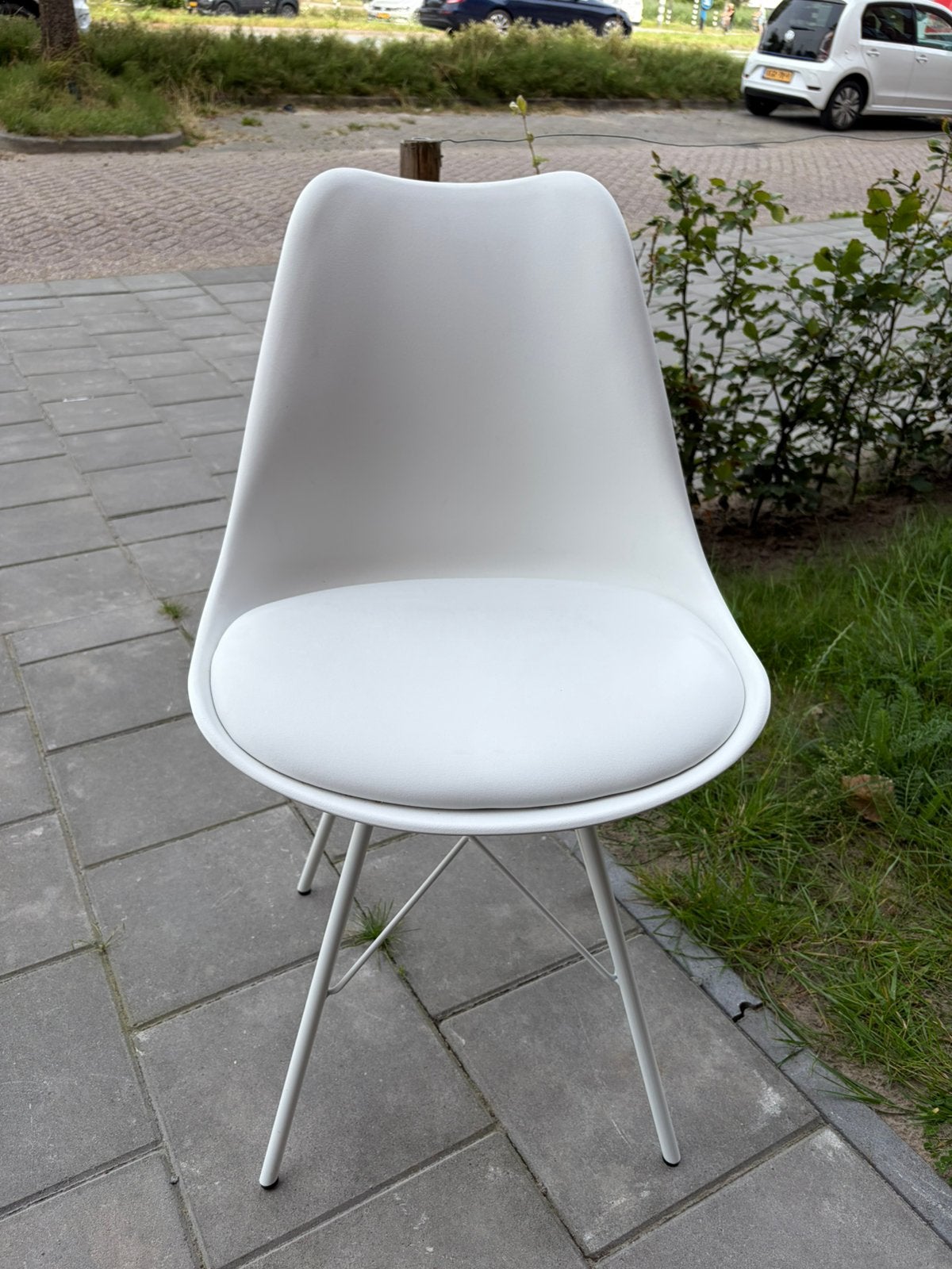 4 Witte eetkamerstoelen, Ophalen of Verzenden, Gebruikt, Kunststof