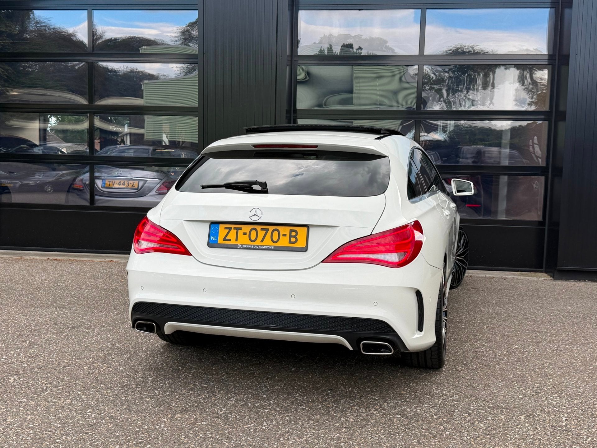 Mercedes-Benz CLA-klasse Shooting Brake 180 AMG Pano Navi Ca, Auto's, Voorwielaandrijving, Gebruikt, Euro 6, 4 cilinders