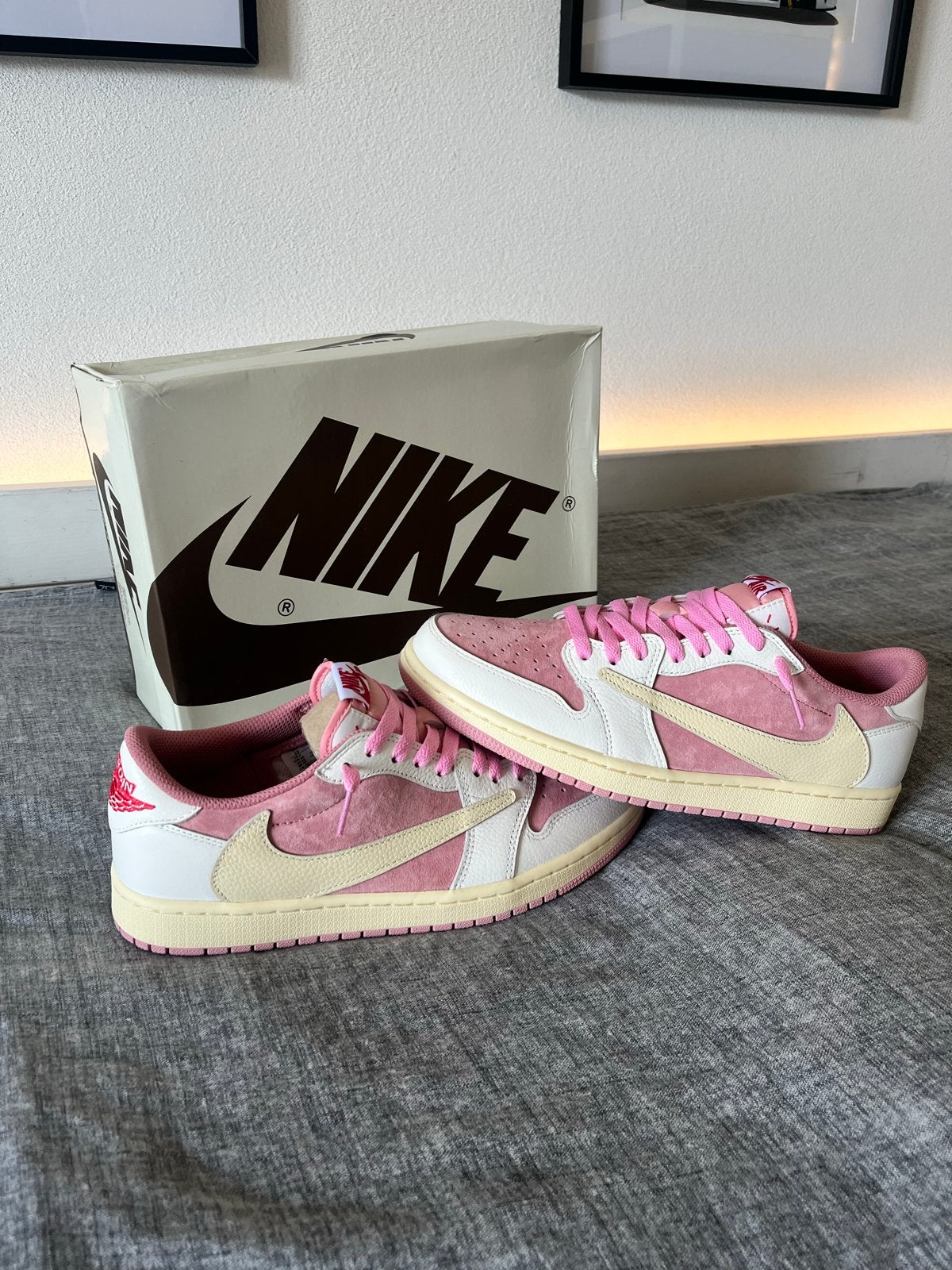 Travis Scott x Air Jordan 1 Low OG SP 'Pink' - Maat 44, Kleding | Heren, Schoenen, Overige kleuren, Nieuw, Ophalen of Verzenden