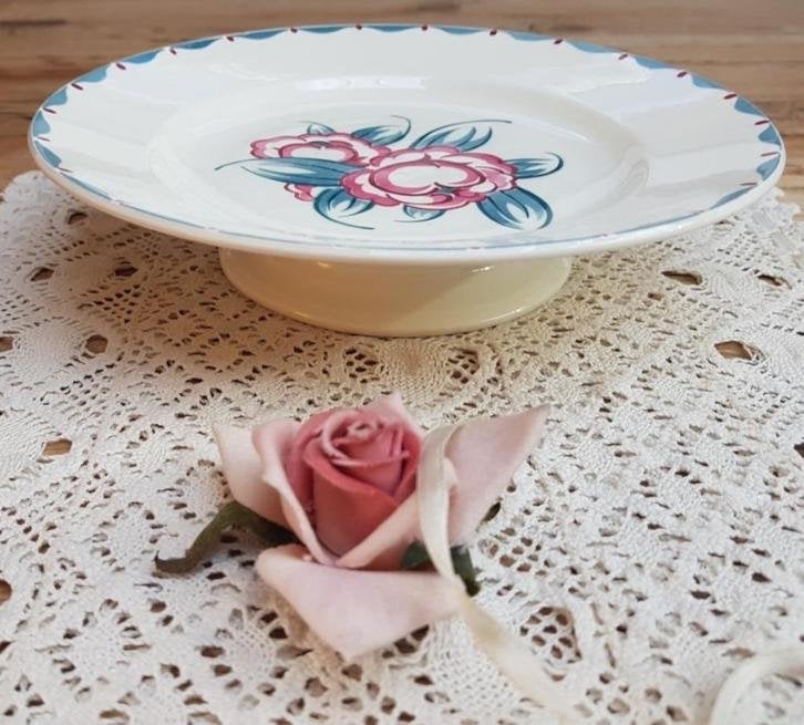 Franse brocante schaal op voet met bloemen, Boch La Louviere, Antiek en Kunst, Ophalen of Verzenden