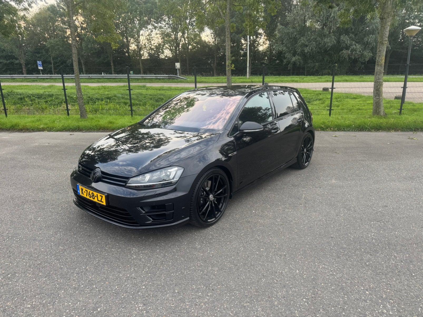 Volkswagen Golf 7 R2.0 TSI 221KW 5D 4MOTION DSG 2015 Zwart, Auto's, Automaat, 4 cilinders, 1984 cc, Zwart