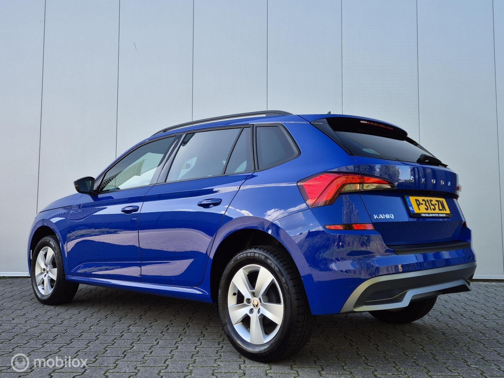 SKODA KAMIQ 1.0 TSI SPORT AUTOMAAT/CAMERA/LED/STOELVERWARMIN, Dealer onderhouden, Gebruikt, Euro 6, Verwarmde buitenspiegels