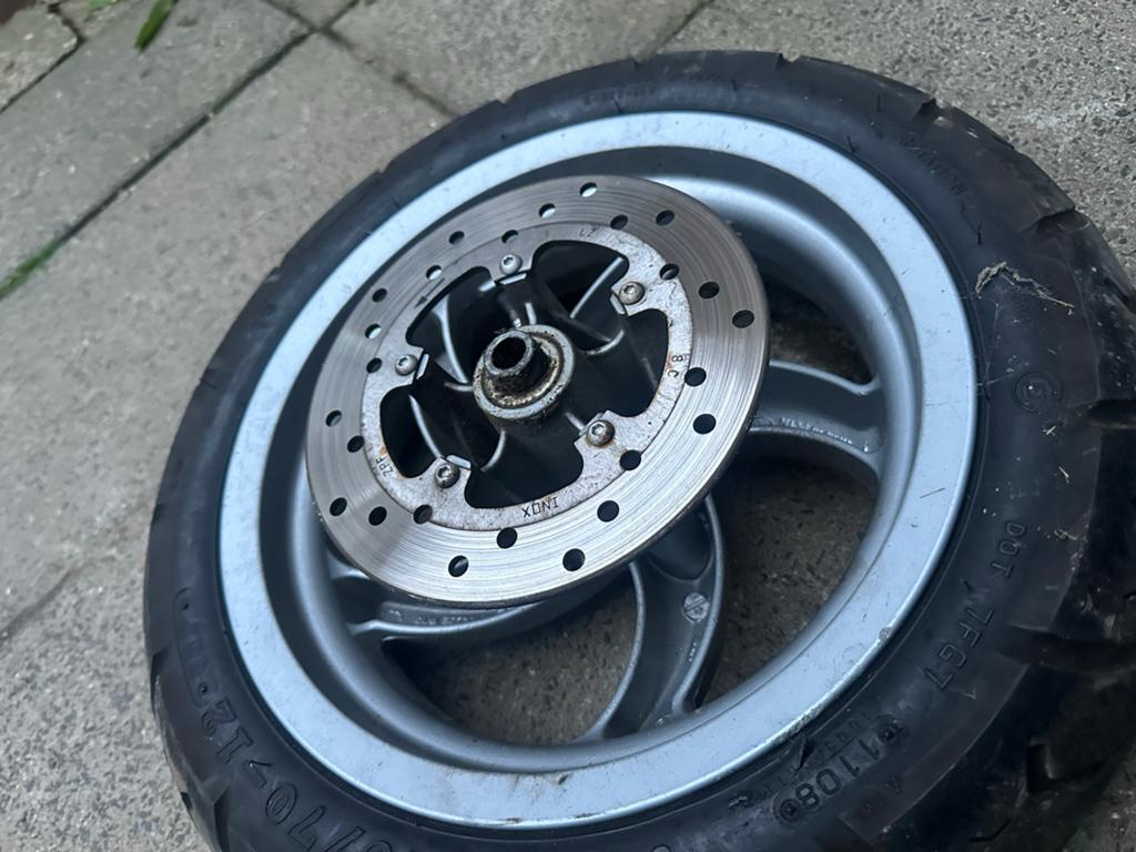 Piaggio Fly voorwiel met band en remschijf, Fietsen en Brommers, Ophalen of Verzenden, Gebruikt, Overige typen, Piaggio
