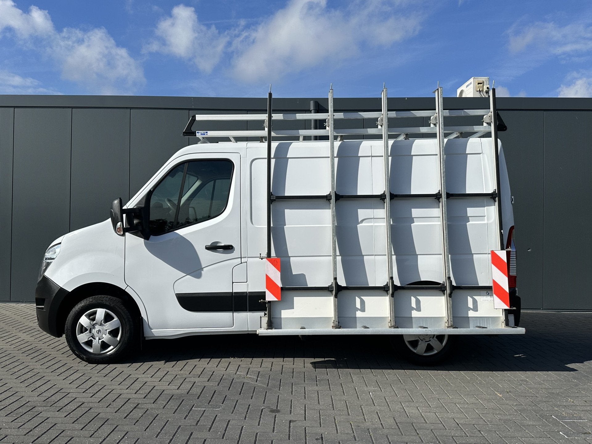 Nissan NV400 2.3 dCi 136 PK / GLASRESTEEL / L1H1 / IMPERIAAL, Voorwielaandrijving, Gebruikt, Euro 6, 4 cilinders