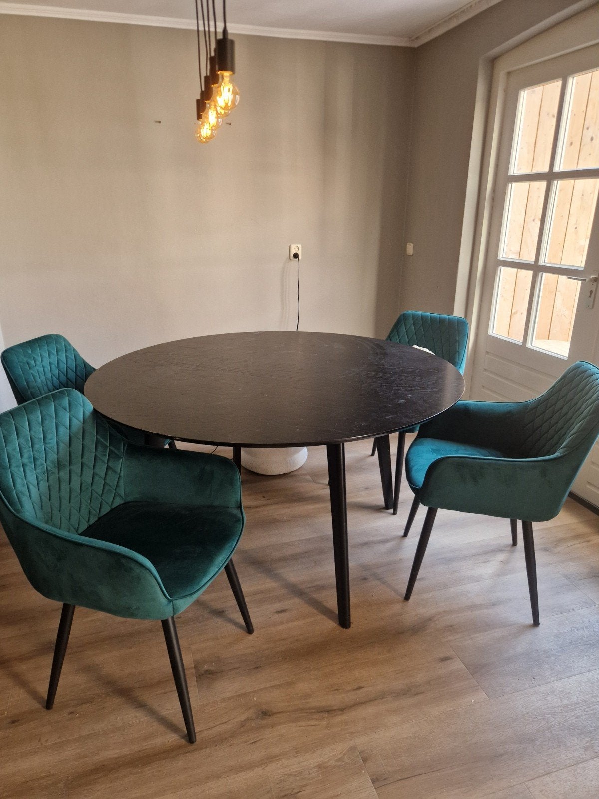 Ronde zwarte tafel en stoelen, Huis en Inrichting, Ophalen, Rond, Zo goed als nieuw, Vier personen