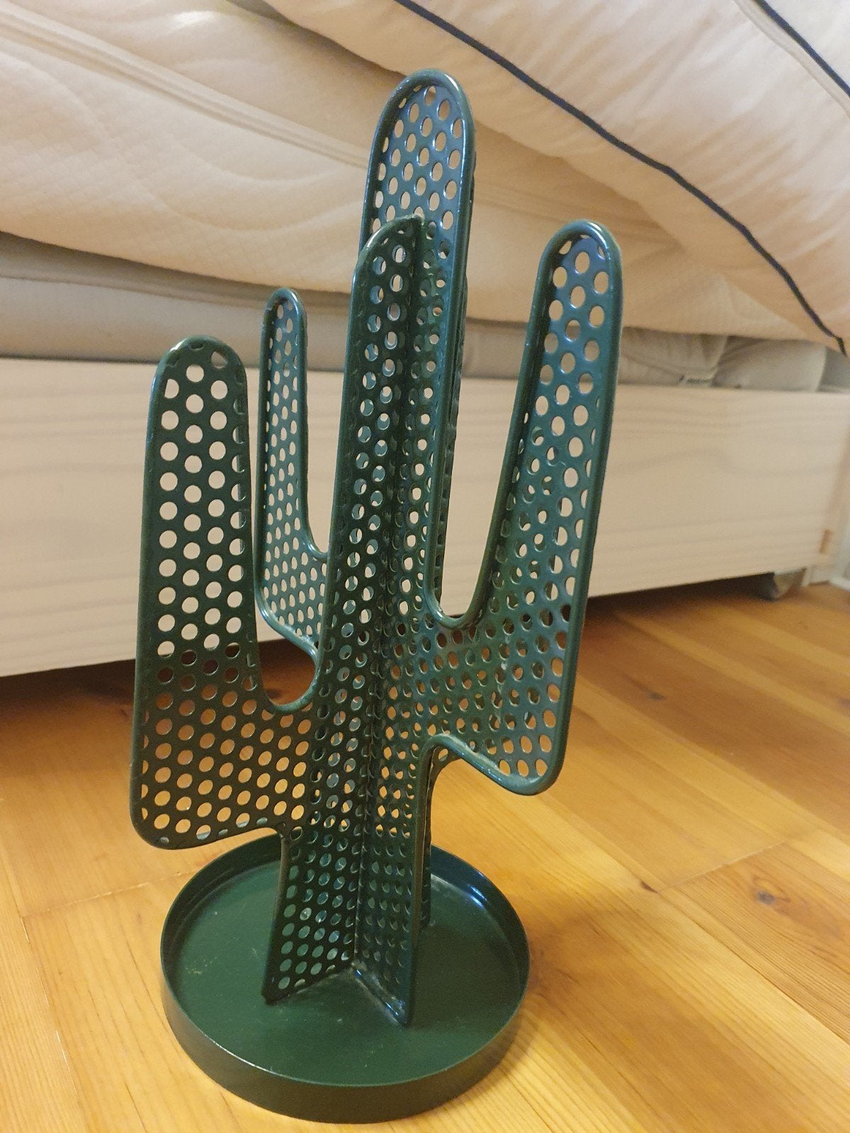 Groene metalen cactus voor sieraden, Ophalen, Gebruikt, Groen, Hardcase