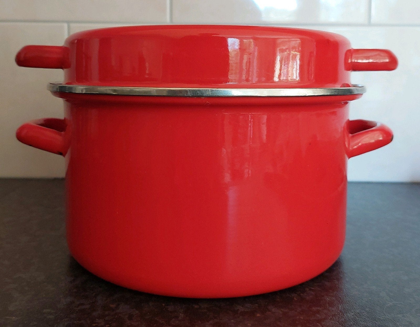 Rode emaille pan 4 liter, doorsnee 24cm, Huis en Inrichting, Keuken | Potten en Pannen, Ophalen of Verzenden, Gebruikt, Overige materialen