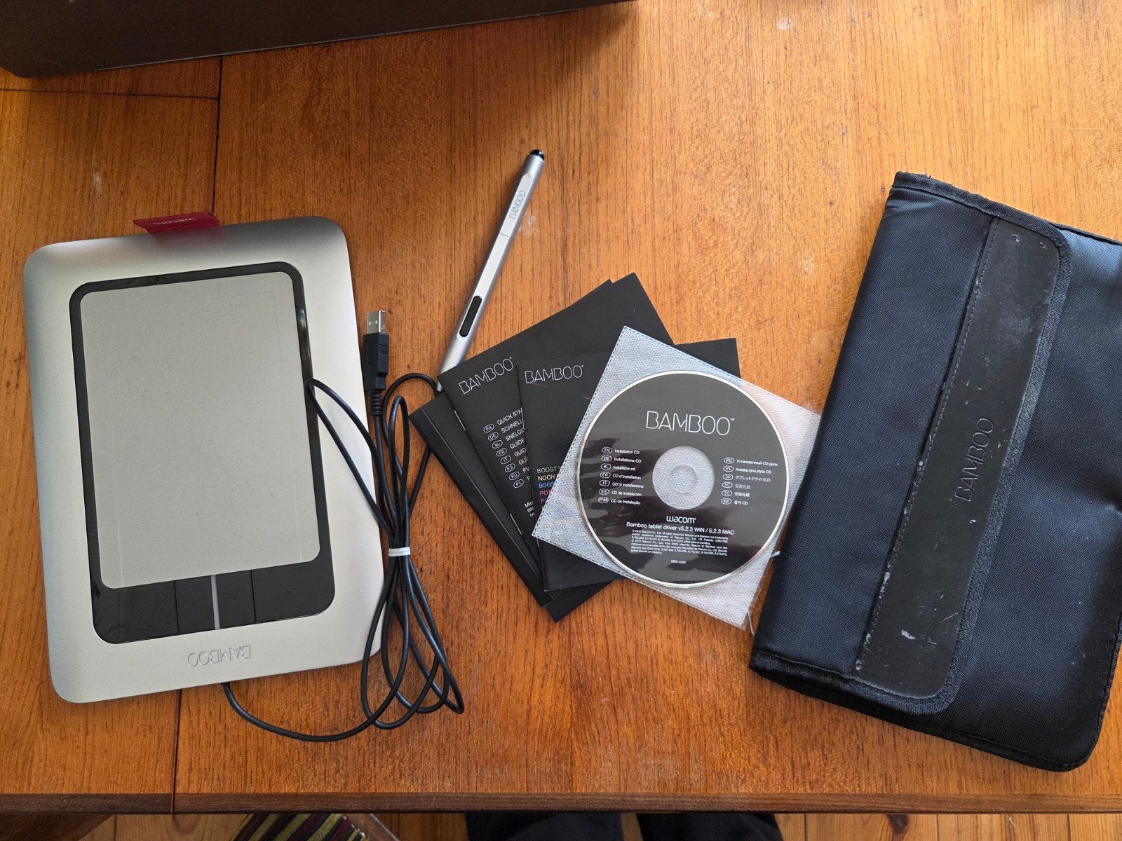 Wacom Bamboo Tekentablet met Pen en Hoes, Computers en Software, Tekentablets, Ophalen of Verzenden, Zo goed als nieuw, Bedraad