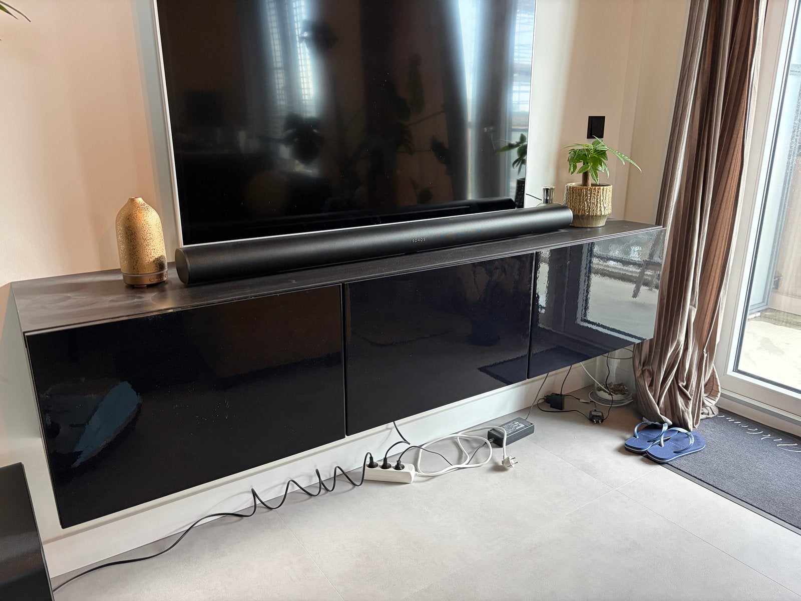 IKEA BESTÅ TV-meubel met deuren, hoogglans zwart, Ophalen, Kunststof, 150 tot 200 cm, Zo goed als nieuw