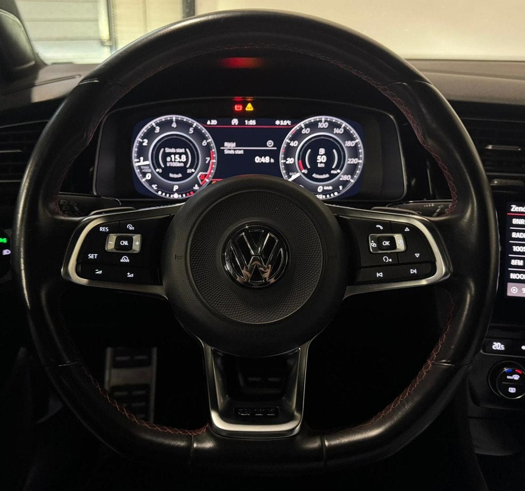 Volkswagen Golf 2.0 TSI GTI PANO KEYLESS CAM', Stof, Zwart, 4 cilinders, 1984 cc